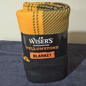 J.P. Wiser’s x Yellowstone Fleece Blanket – New